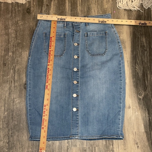 Haute Hippie Tribe 'Darcy' Denim Skirt- LIGHT WASH, size 8 - Picture 5 of 7